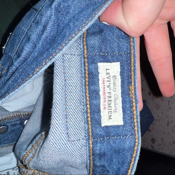 Vintage Women’s Distressed Levi’s 501 jeans - Picture 12 of 16